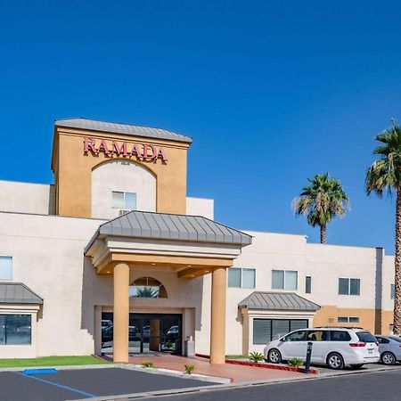 Ramada By Wyndham Bakersfield Hotell Exteriör bild