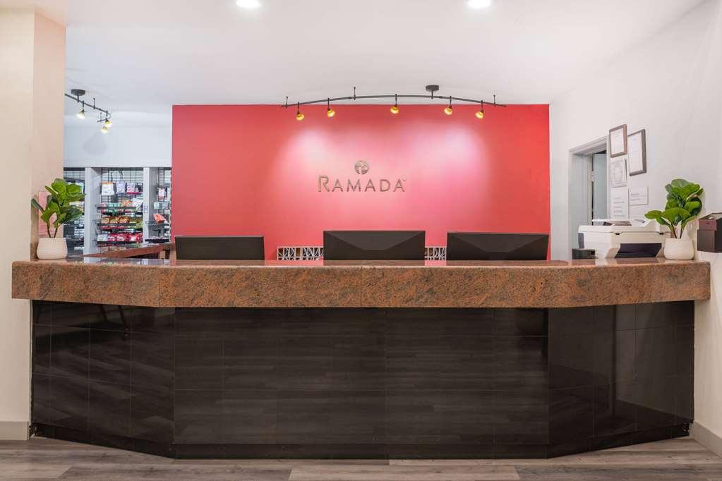 Ramada By Wyndham Bakersfield Hotell Inreriör bild