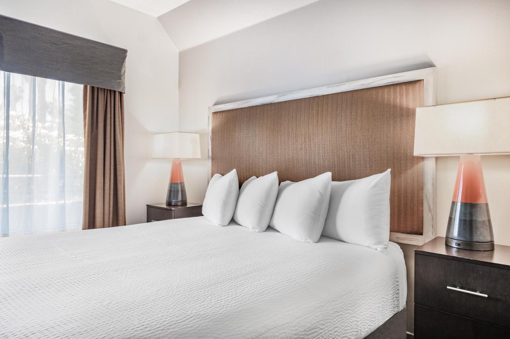 Ramada By Wyndham Bakersfield Hotell Exteriör bild