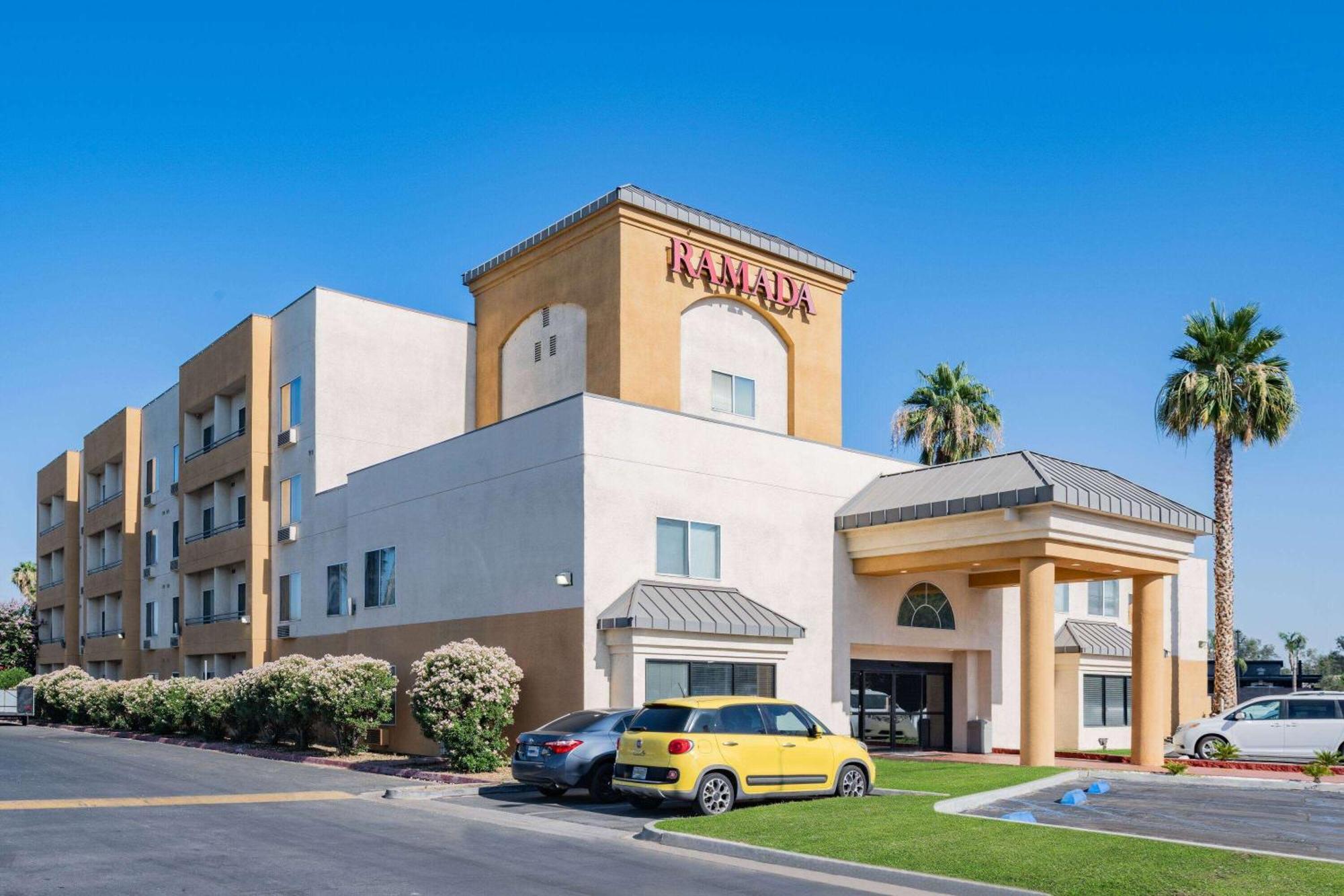 Ramada By Wyndham Bakersfield Hotell Exteriör bild