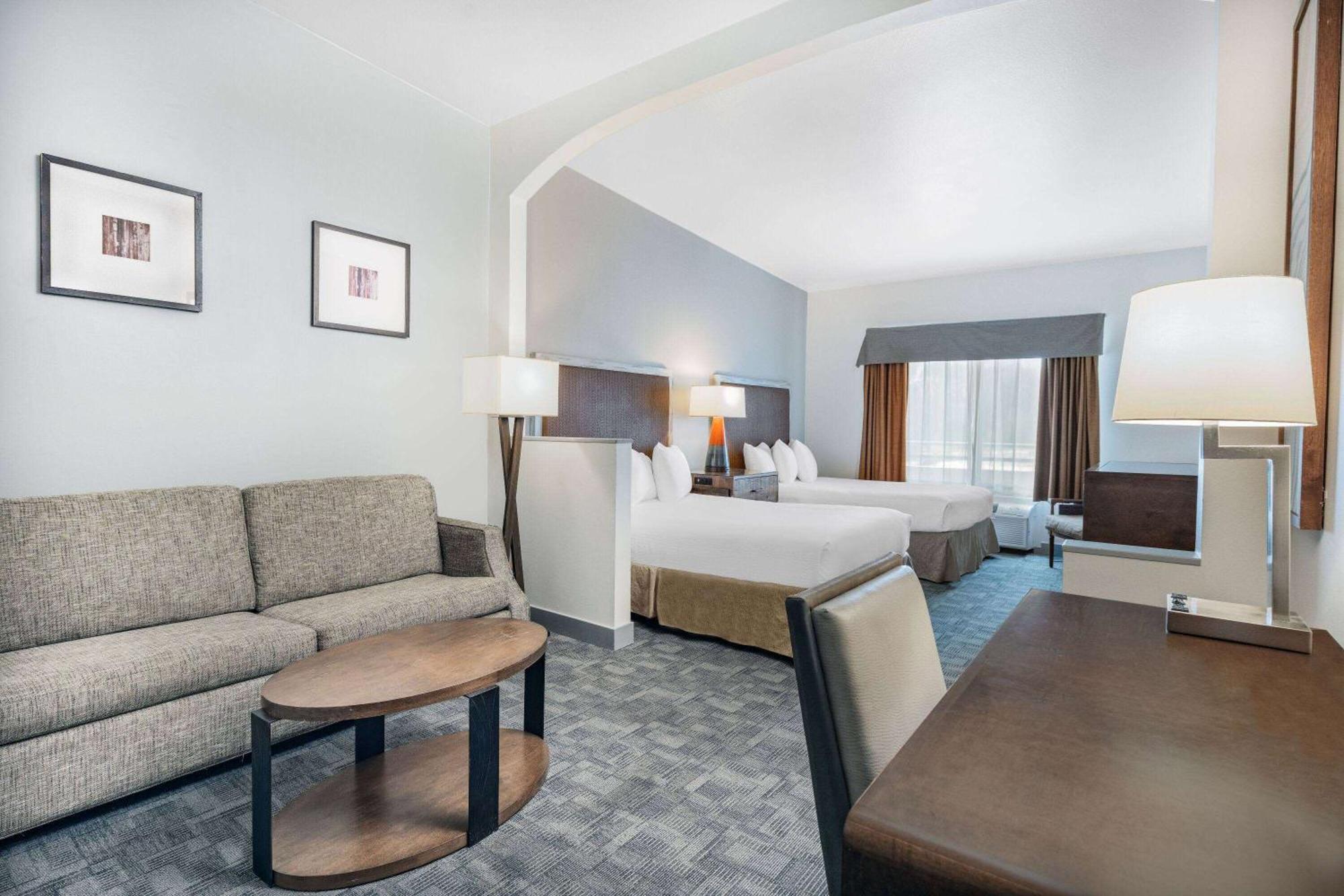 Ramada By Wyndham Bakersfield Hotell Exteriör bild